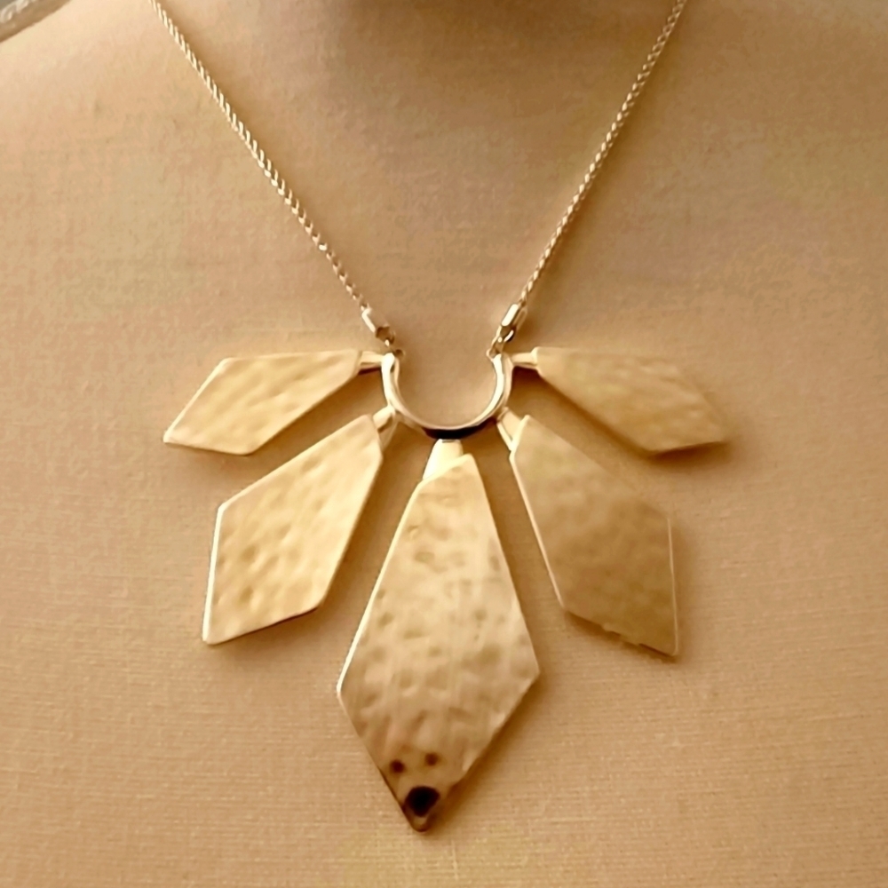 Kendra Scott Mari Metal Long Pendant Necklace 14k Gold Plated - Picture 2 of 5